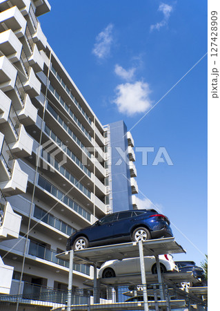 マンションと立体駐車場 マンションと立体駐車場 127428909