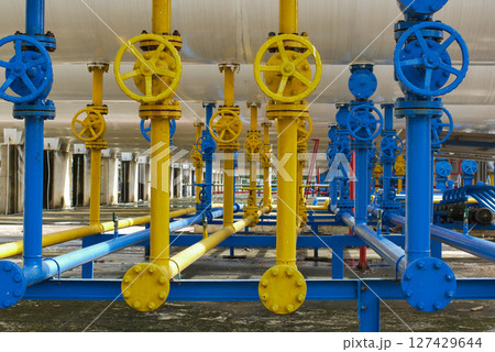 Blue and Yellow Gas Pipes and Valves: Key to Pressure Safety at the Gas Plant 127429644