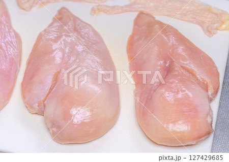 鶏胸肉皮なし 127429685