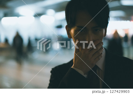 若いビジネスパーソンの夜 若いビジネスパーソンの夜 127429903