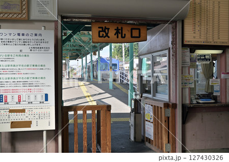 鉄道　私鉄：上毛電気鉄道上毛線　西桐生駅　改札待合室 127430326