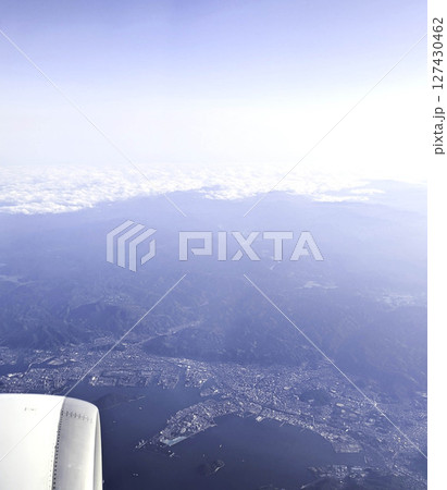 機内上空から見た地上 127430462