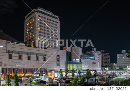 夜の徳島駅前 127432023