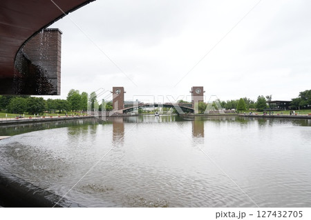 富山市にある環水公園の風景 富山市にある環水公園の風景 127432705