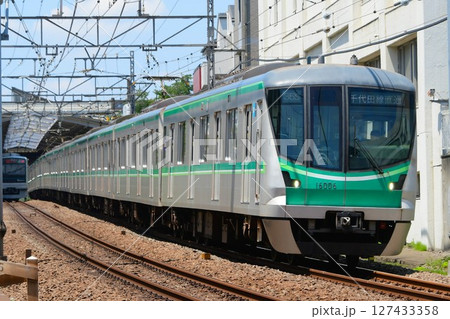 東京メトロ16000系千代田線　16106F　小田急線内 127433358