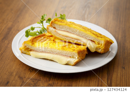 パンプキンポタージュで作るフレンチトーストサンド パンプキンポタージュで作るフレンチトーストサンド 127434124