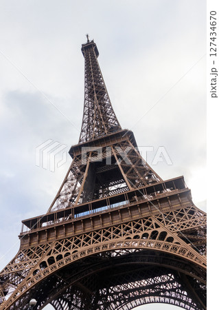 Eiffel tower in Paris, France 127434670