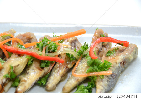 小鯖の南蛮漬け・皿に盛った南蛮漬け 127434741