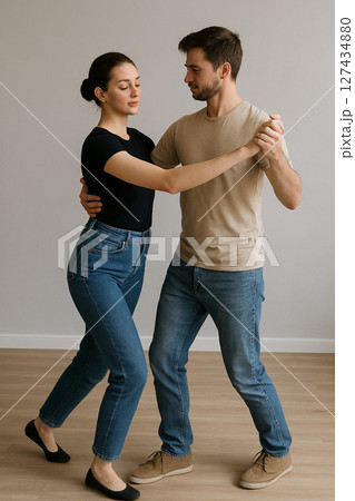 喧嘩をする男女 127434880