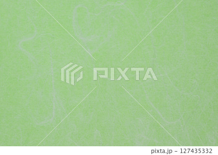 和紙と折り紙による背景素材（黄緑色、雲龍模様） 127435332