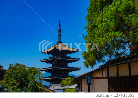 【京都風景】法観寺　美しいシルエットの八坂の塔 127435353