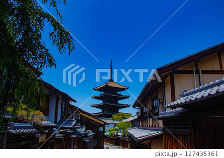 【京都風景】法観寺　美しいシルエットの八坂の塔 127435361