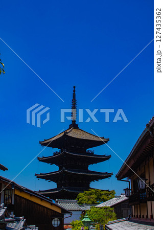 【京都風景】法観寺　美しいシルエットの八坂の塔 127435362