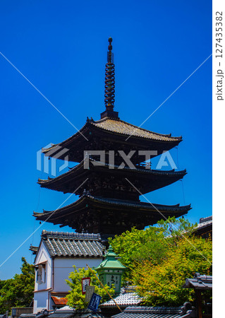 【京都風景】法観寺 美しいシルエットの八坂の塔 【京都風景】法観寺 美しいシルエットの八坂の塔 127435382