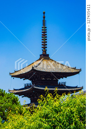 【京都風景】法観寺　美しいシルエットの八坂の塔 127435411
