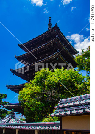 【京都風景】法観寺　美しいシルエットの八坂の塔 127435955