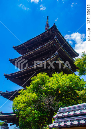 【京都風景】法観寺　美しいシルエットの八坂の塔 127435956