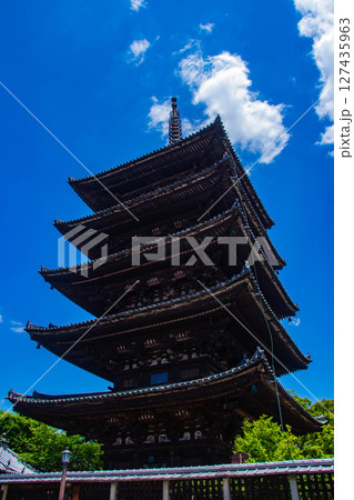 【京都風景】法観寺　美しいシルエットの八坂の塔 127435963