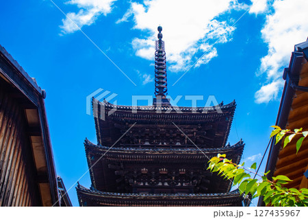 【京都風景】法観寺　美しいシルエットの八坂の塔 127435967