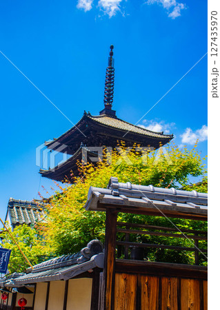 【京都風景】法観寺　美しいシルエットの八坂の塔 127435970