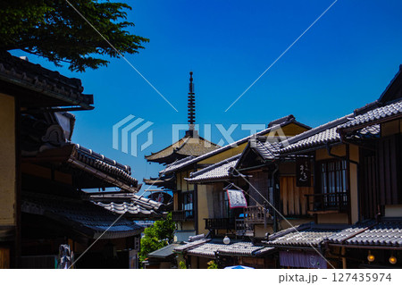 【京都風景】法観寺　美しいシルエットの八坂の塔 127435974