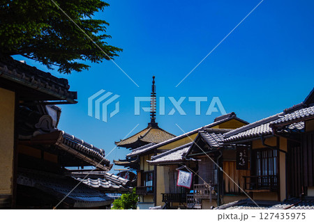 【京都風景】法観寺 美しいシルエットの八坂の塔 【京都風景】法観寺 美しいシルエットの八坂の塔 127435975
