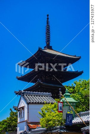 【京都風景】法観寺　美しいシルエットの八坂の塔 127435977