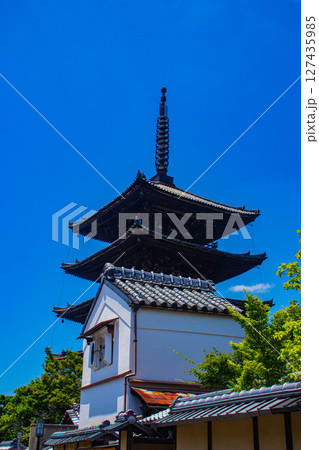 【京都風景】法観寺　美しいシルエットの八坂の塔 127435985