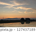早朝の田んぼ 127437189