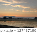 早朝の田んぼ 127437190