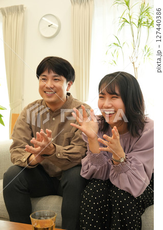 仲の良いカップル 仲の良いカップル 127440386