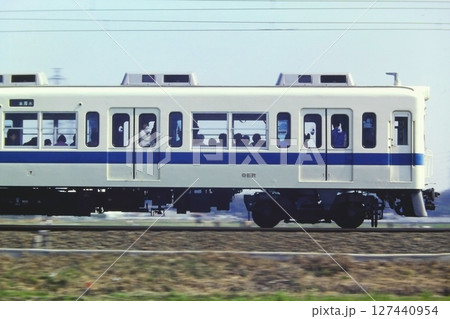 小田急2600形NHE車、2853号車、海老名－厚木、1982年3月29日 127440954