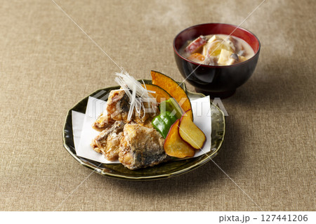 鯖の竜田揚げと粕汁のあったか和定食 127441206