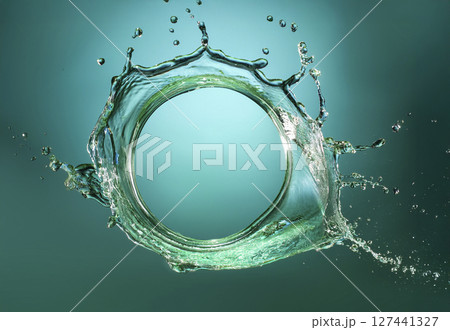 水飛沫でできた輪 緑色 水飛沫でできた輪 緑色 127441327