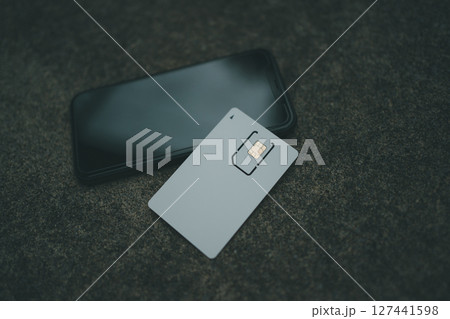 SIMカード台紙とスマートフォン 127441598