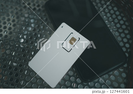 SIMカード台紙とスマートフォン 127441601
