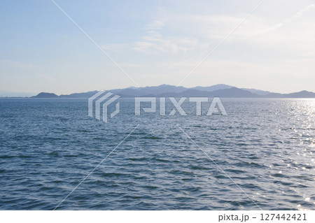 兵庫県淡路島 東町海岸から鳴門市方面を望む 兵庫県淡路島 東町海岸から鳴門市方面を望む 127442421