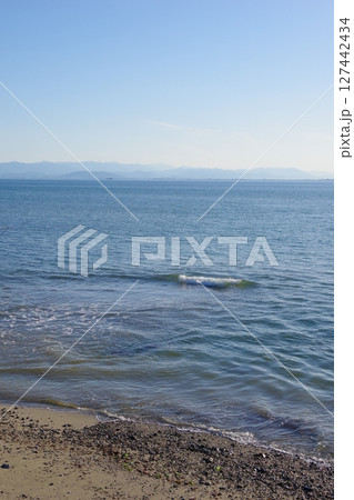 兵庫県淡路島　東町海岸から徳島市・眉山方面を望む 127442434