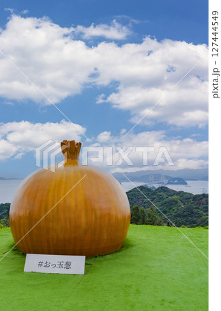 うずの丘の景観と玉ねぎオブジェ（大鳴門橋記念館） 127444549