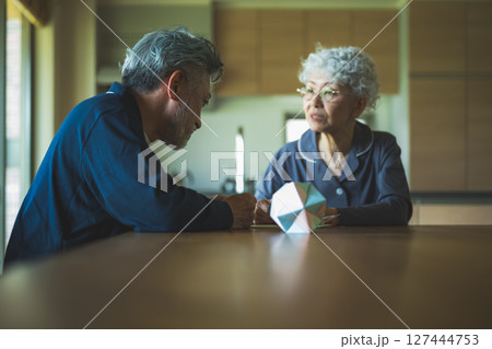 老後の生活 127444753
