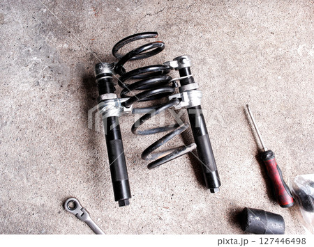 Coil spring compressor or Spring compressor for remove them from car shock absorbers or struts. 127446498