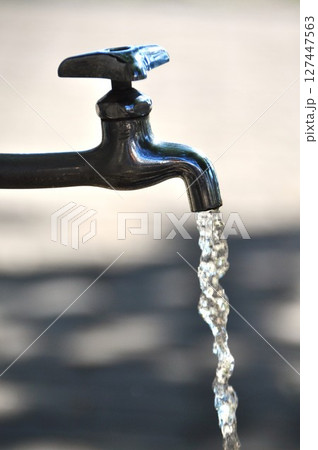 水道の蛇口と節水 水道の蛇口と節水 127447563