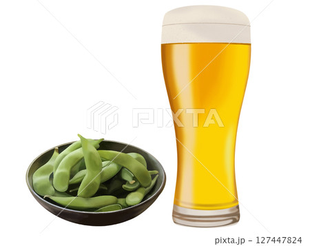 グラスに入ったビールと枝豆 127447824