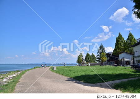 大津・なぎさ公園打出の森と石場津の常夜燈 127448084