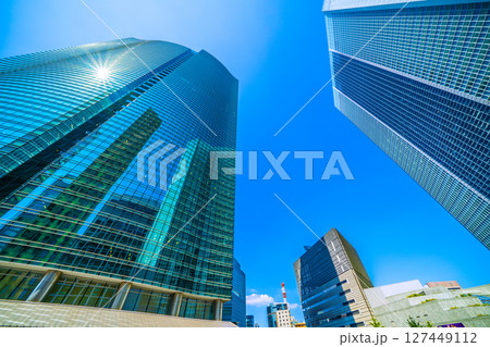 日本の東京都市景観 猛烈な暑さに…汐留シティセンターなど、汐留のビジネス街を望む＝6月18日 127449112