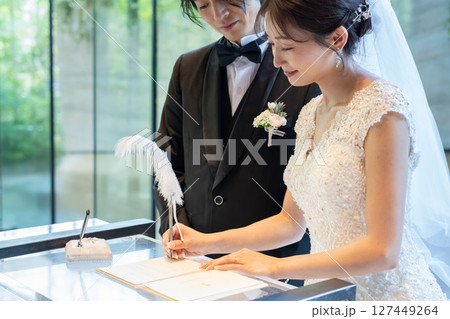 結婚式　結婚証明書　宣誓 127449264