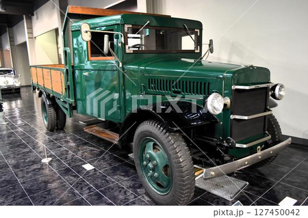 昔懐かしいレトロな車(トヨタ KC型 トラック) 127450042