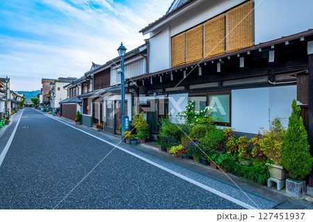 大分県　日田市　豆田の町並み 127451937