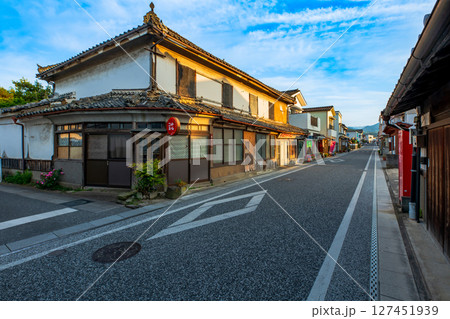 大分県　日田市　豆田の町並み 127451939