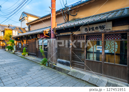 大分県　日田市　豆田の町並み 127451951
